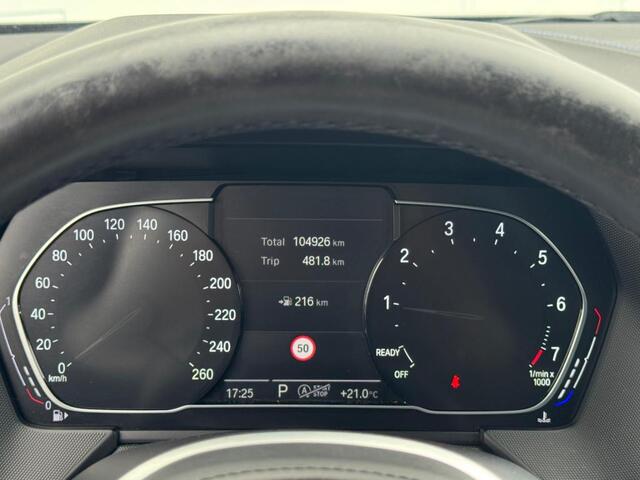 BMW 1-SERIE 118i High Executive M-PAKKET | NAVI | PDC | STOELVERWARMING | DEALDER ONDERH |