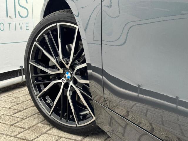 BMW 1-SERIE 118i High Executive M-PAKKET | NAVI | PDC | STOELVERWARMING | DEALDER ONDERH |