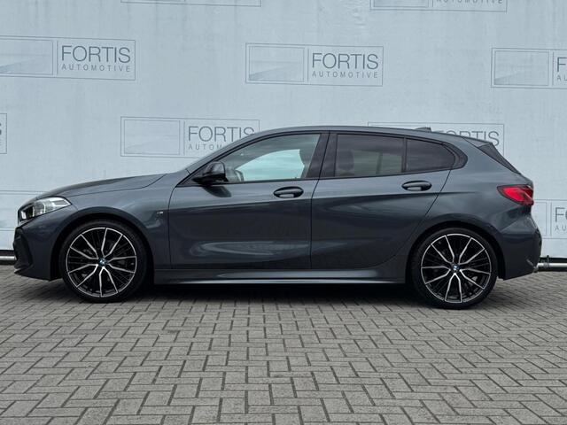 BMW 1-SERIE 118i High Executive M-PAKKET | NAVI | PDC | STOELVERWARMING | DEALDER ONDERH |