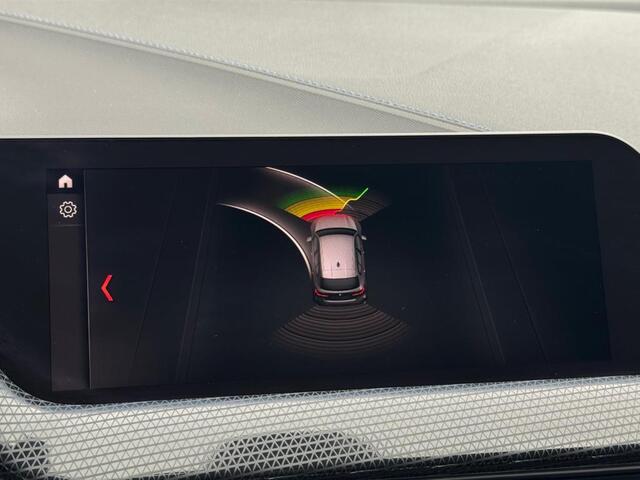 BMW 1-SERIE 118i High Executive M-PAKKET | NAVI | PDC | STOELVERWARMING | DEALDER ONDERH |