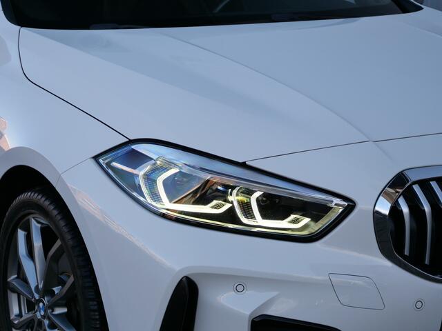 BMW 1-SERIE 118i High Executive 136 Pk Automaat Navi / Apple Carplay / DAB / PDC / M-pakket / Trekhaak