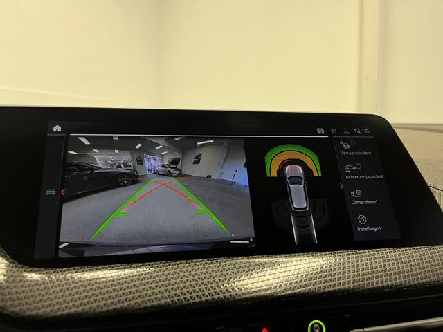 BMW 1-SERIE 118i Sport Introduction Edition | LEDER | CAMERA | STOELVERWARMING |