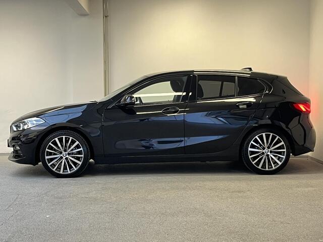 BMW 1-SERIE 118i Sport Introduction Edition | LEDER | CAMERA | STOELVERWARMING |