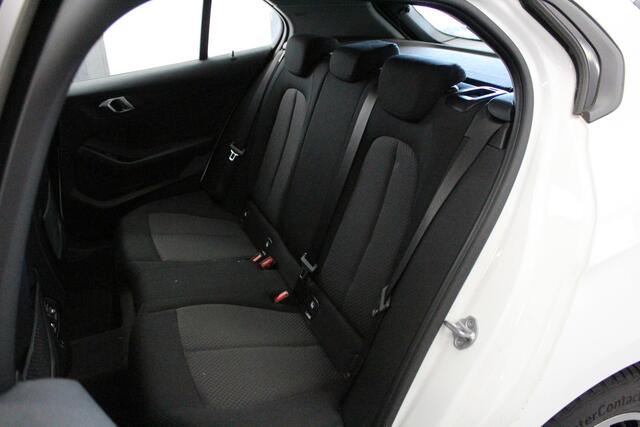 BMW 1-SERIE 116d Business Edition | DAB-RADIO | LED | CARPLAY | CAMERA | CRUISE | NAVIGATIE | STOEL-VERW |