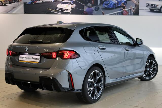 BMW 1-SERIE 120 M Sport Design Edition | Driving Assitant Plus | Comfort Access | Sportstoelen