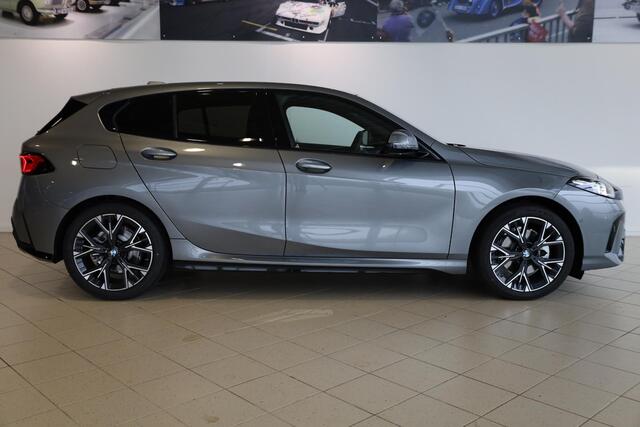 BMW 1-SERIE 120 M Sport Design Edition | Driving Assitant Plus | Comfort Access | Sportstoelen