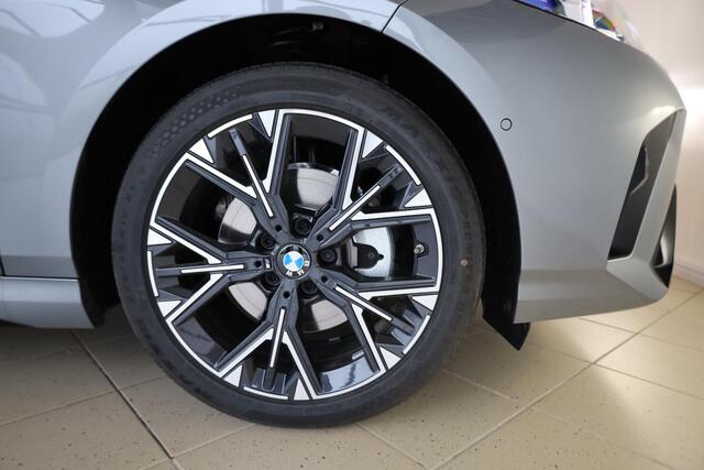 BMW 1-SERIE 120 M Sport Design Edition | Driving Assitant Plus | Comfort Access | Sportstoelen