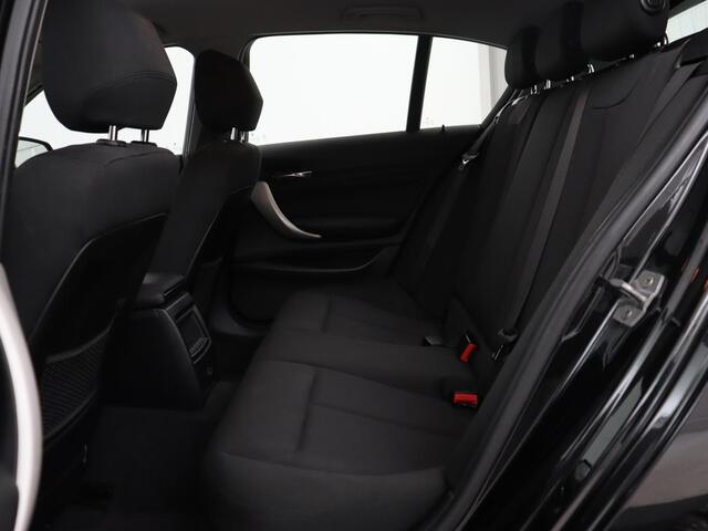 BMW 1-SERIE 116d | Navigatie | Parkeerhulp | Airco | Cruise control | Bluetooth | Keyless Start