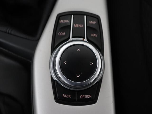 BMW 1-SERIE 116d | Navigatie | Parkeerhulp | Airco | Cruise control | Bluetooth | Keyless Start