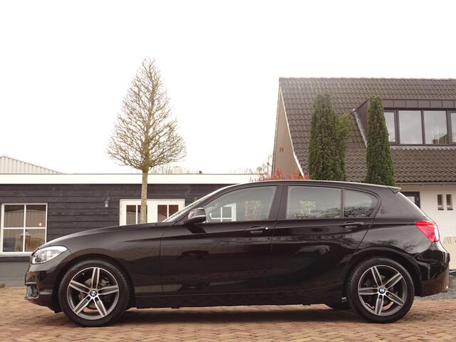 BMW 1-SERIE 118i Executive | M-sportst | Sportstoelen | All-season | All Black | Uniek!