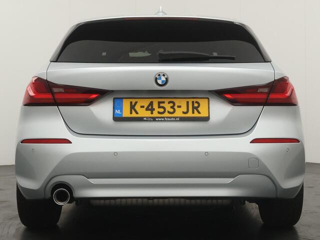 BMW 1-SERIE 118i Executive Edition - Navigatie - Climate Controle - Apple Carplay & Android Auto
