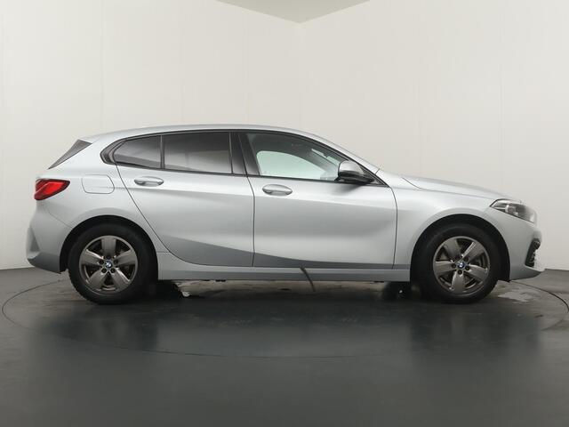 BMW 1-SERIE 118i Executive Edition - Navigatie - Climate Controle - Apple Carplay & Android Auto