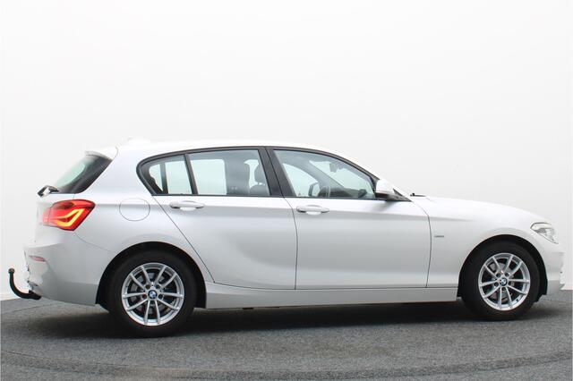 BMW 1-SERIE 118i Corporate Lease Executive Automaat Navigatie, LED, Climate, Cruise, Trekhaak