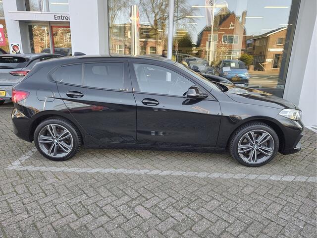 BMW 1-SERIE 118i EXECUTIVE EDITION AUT. Sport Line | Privacy Glass | Navi | LED
