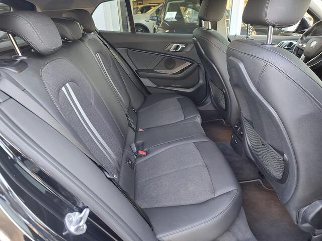 BMW 1-SERIE 118i EXECUTIVE EDITION AUT. Sport Line | Privacy Glass | Navi | LED