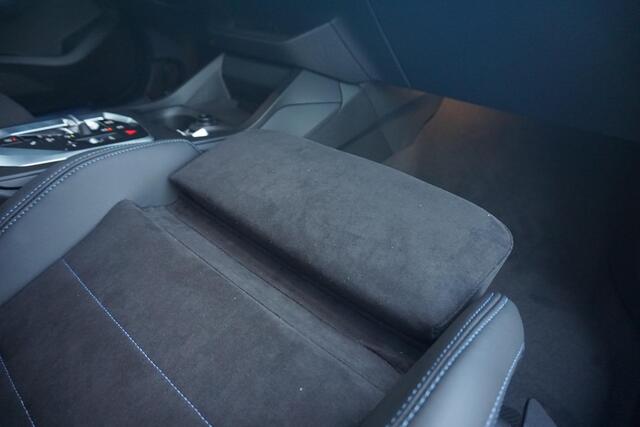 BMW 1-SERIE 120 M Sport | Stoel & Stuurwielverwarming / Keyless Entry / Adaptieve LED koplampen / Automatische 2-zone airconditioning