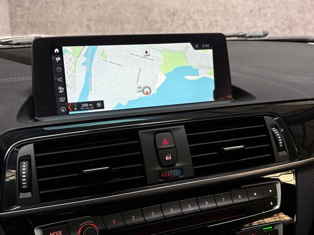 BMW 1-SERIE 120i Sport Line Shadow High Executive 184Pk Automaat (SCHUIFDAK, GROOT NAVI, DEALER ONDERHOUDEN, MEMORY SEATS, LEDER, STUUR/STOELVERWARMING, PARKEERSENSOREN, TREKHAAK, NIEUWSTAAT)