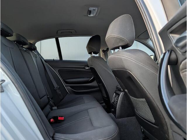 BMW 1-SERIE 118i Executive | Sportstoelen | Automaat | LED | PDC
