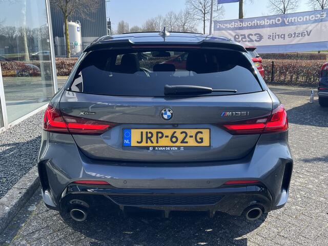 BMW 1-SERIE M135i xDrive High Executive M Sport 306pk Automaat | Panodak | Elektr. achterklep | arking Pakket | Spiegel Pakket | Draadloze telefoonlader | etc. etc.
