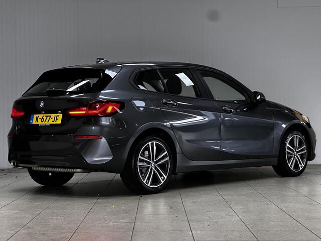 BMW 1-SERIE 118i Executive Edition/ Nieuw model!/ Apple + Android/ Virtual Dash./ LED Koplampen/ 17'' LMV/ Camera/ Keyless-GO/ Lane-Assist./ Navi/ Grootlicht Assist./ DAB+/ Adaptive Cruise/ PDC V+A/ Multi. LEDER. Stuur.