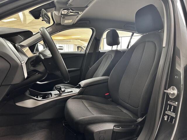 BMW 1-SERIE 118i Executive Edition/ Nieuw model!/ Apple + Android/ Virtual Dash./ LED Koplampen/ 17'' LMV/ Camera/ Keyless-GO/ Lane-Assist./ Navi/ Grootlicht Assist./ DAB+/ Adaptive Cruise/ PDC V+A/ Multi. LEDER. Stuur.
