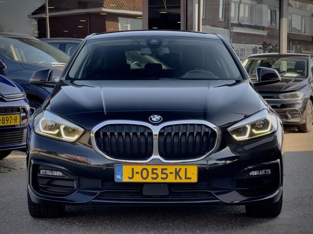 BMW 1-SERIE 118i AUT7 EXE M-SPORT LEDER NAVI DIGI-DASH APPLE-CARPLAY LED LMV PDC