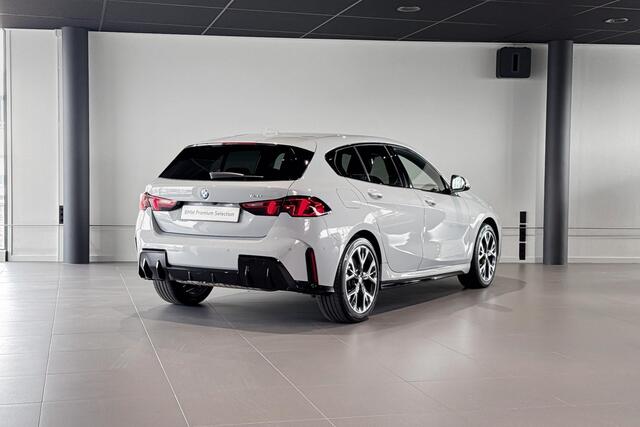 BMW 1-SERIE 120 M Sport Design | Stoelverwarming | Achteruitrijcamera | Trekhaak |
