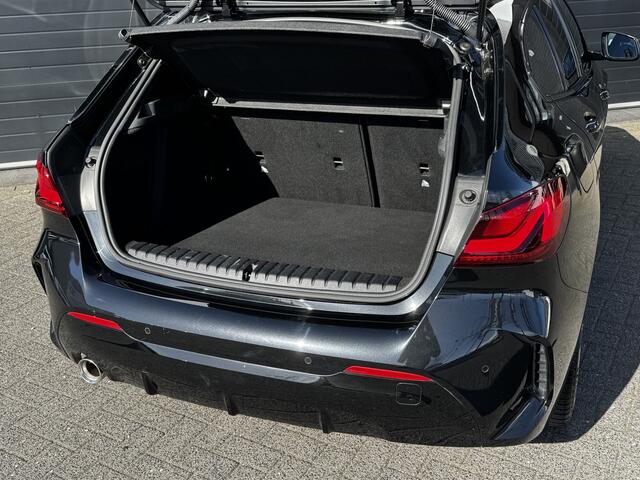 BMW 1-SERIE 118i Business Edition M-Sport Shadow Automaat | Navi | Cruise | Carplay | Sfeer | ¤19.900,- incl. BTW