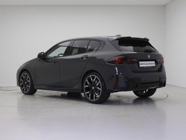 BMW 1-SERIE 120 M-Sport Pro | Individual Dravitgrau | Schuif/- kanteldak | Harman Kardon | Stuur/- stoelverwarming