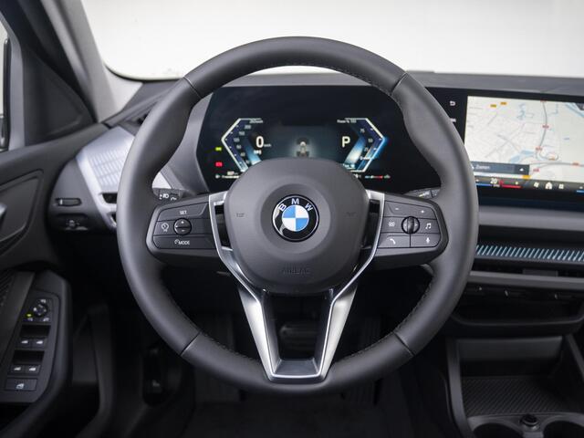 BMW 1-SERIE 120 | M Sport | Achteruitrijcamera | Stoelverwarming | PDC | 18''