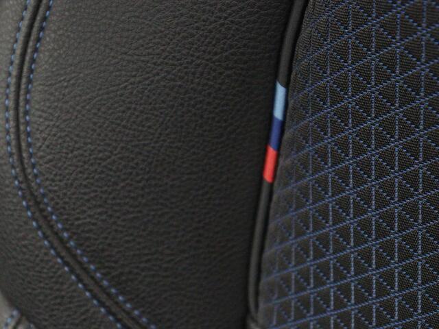 BMW 1-SERIE 118i M Sport | Panoramadak | Stoelverwarming | Harman/Kardon | Camera | Live Cockpit | Carplay | Sfeerverlichting | Sportstoelen | Full LED | Navigatie | Half leder | Park Assist | Climate control