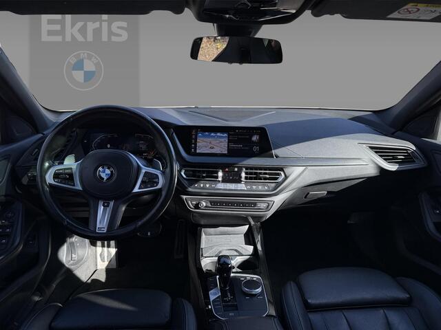 BMW 1-SERIE 120i Model M Sport | High Executive | 19 inch LM M Dubbelspaak (Styling 552 M) | Glazen panoramadak | HiFi System