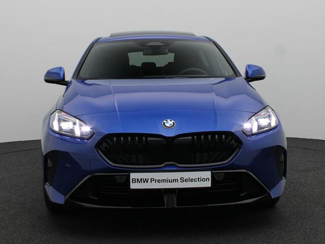 BMW 1-SERIE 120 M Sportpakket Pro | Premium Pack | Stuurwielrand Verwarmd | Panoramadak | Harman Kardon | 19''