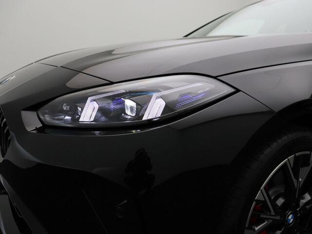 BMW 1-SERIE 120 M Sport Design Edition | M Sportpakket Pro | Driving Assistant Plus | Harman Kardon | 18"