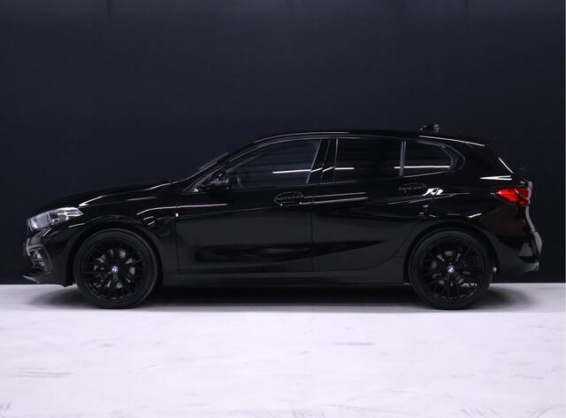 BMW 1-SERIE 118i M Sport [SFEERVERLICHTING, APPLE CARPLAY, ANDROID AUTO, STOELVERWARMING, M SPORTSTUUR, CRUISE CONTROL, NIEUWSTAAT]