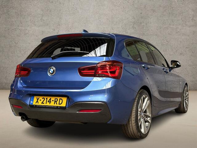 BMW 1-SERIE 118i M Sport Line Shadow Automaat (NAVIGATIE, M PAKKET, VIRTUAL COCKPIT, STOELVERWARMING, SPORTSTOELEN, ZWART HEMEL, GETINT GLAS, PARKEERSENSOREN, NIEUWSTAAT)