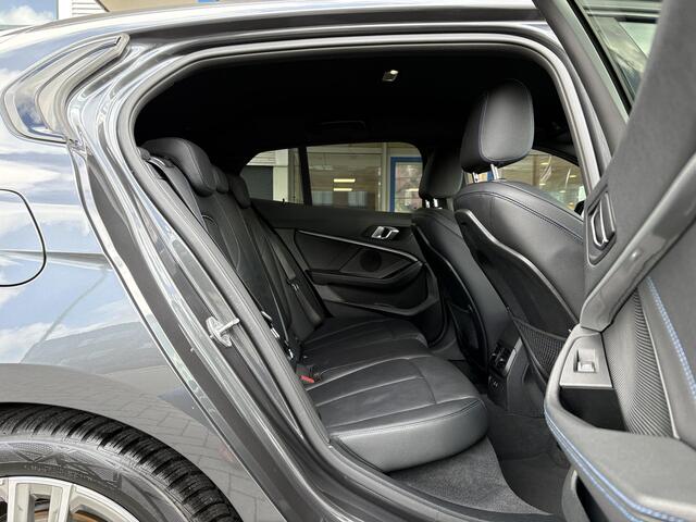 BMW 1-SERIE 118i Business Edition Plus 136pk Automaat | M Pakket | Navi | Stoelverwarming | PDC |