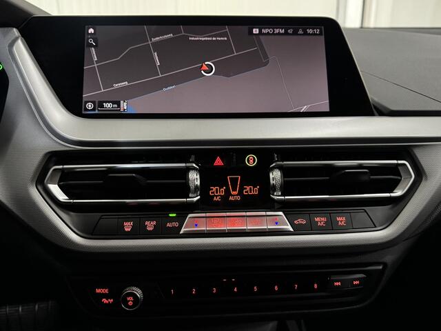 BMW 1-SERIE 118i Executive Edition AUTOMAAT DIGI-DASH NAVI CARPLAY LMV 2X-PDC
