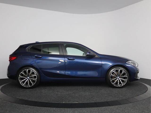BMW 1-SERIE 118i Executive Edition Automaat | LED | 19"velgen