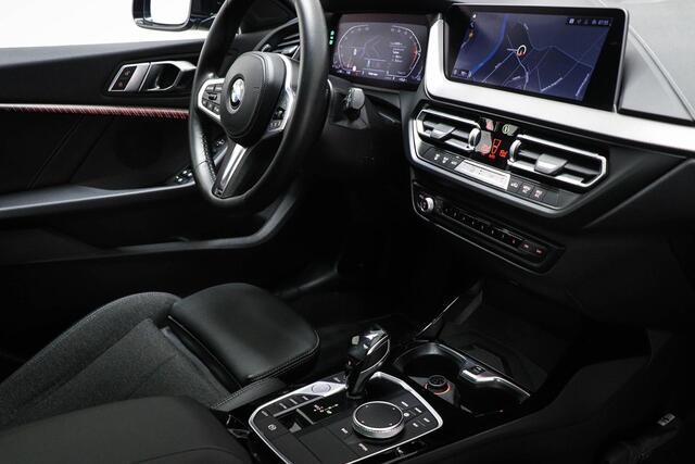 BMW 1-SERIE 118i Business Edition | SPORT LINE | PANORAMADAK | SPORTSTOELEN | DAB | APPLE
