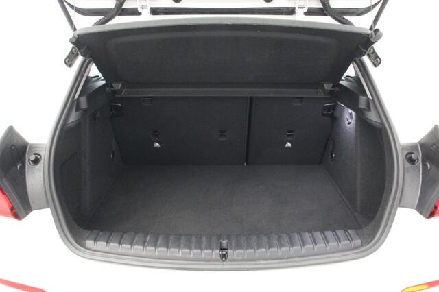 BMW 1-SERIE 118i Executive Edition - Digitaal Cockpit, Carplay, Camera, Clima, PDC