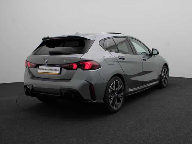 BMW 1-SERIE 120 M Sportpakket pro | Stuurwielverwarming | Panoramadak | Head-Up Display | 18"