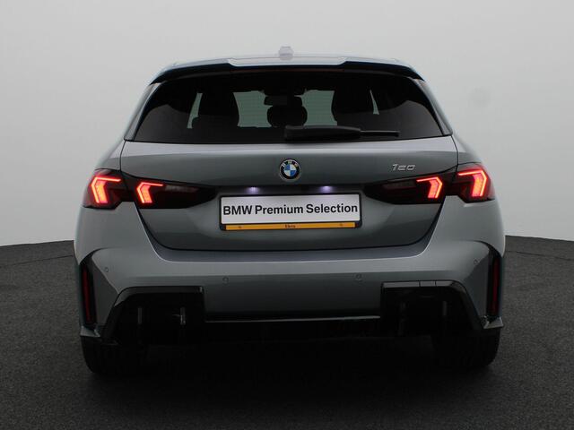 BMW 1-SERIE 120 M Sportpakket pro | Stuurwielverwarming | Panoramadak | Head-Up Display | 18"