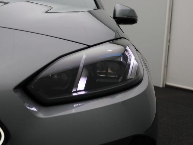 BMW 1-SERIE 120 M Sportpakket pro | Stuurwielverwarming | Panoramadak | Head-Up Display | 18"