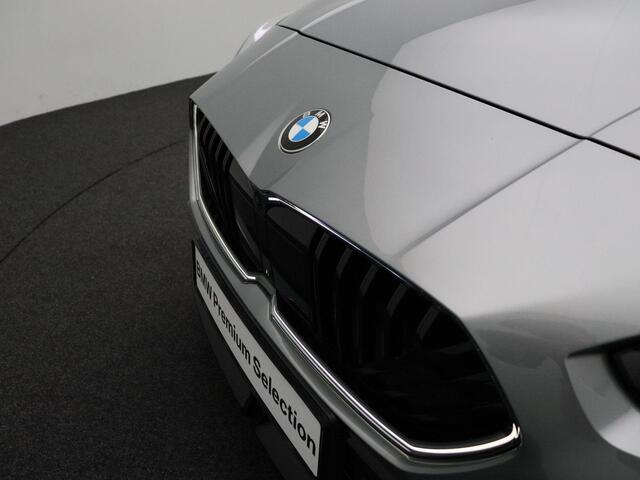 BMW 1-SERIE 120 M Sportpakket pro | Stuurwielverwarming | Panoramadak | Head-Up Display | 18"