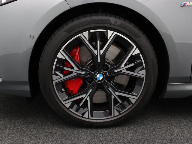 BMW 1-SERIE 120 M Sportpakket pro | Stuurwielverwarming | Panoramadak | Head-Up Display | 18"