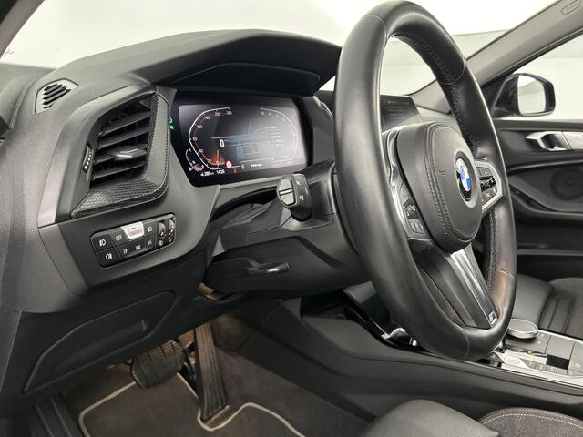 BMW 1-SERIE 118i M-Sport Shadow-Line Pano-dak/Adap.Cruise/Sportstoel/18'LMV