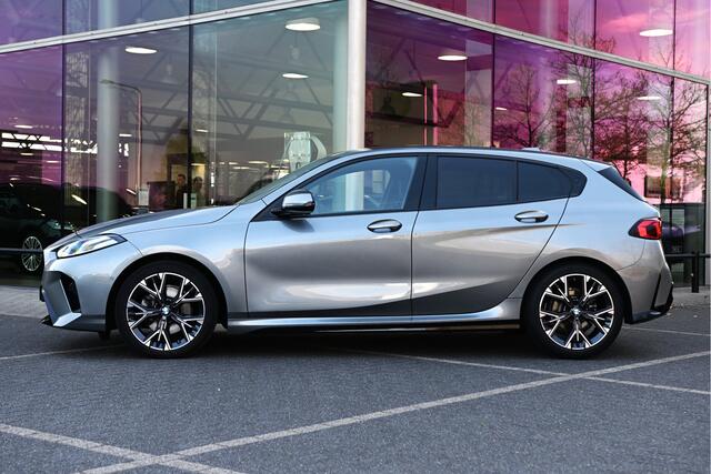 BMW 1-SERIE 120 M Sport / Sportstoelen / M Adaptief onderstel / Achteruitrijcamera / Stoelverwarming / Getint Glas