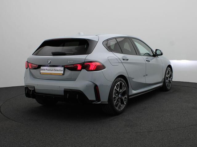 BMW 1-SERIE 120 M Sport Design Edition | Stuurwielrand Verwarmd | Achteruitrijcamera | Driving Assistant | Harman Kardon | 18''