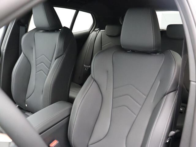 BMW 1-SERIE 120 M Sport Design Edition | Stuurwielrand Verwarmd | Achteruitrijcamera | Driving Assistant | Harman Kardon | 18''